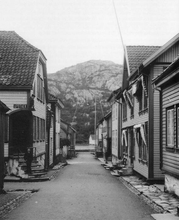 Årstadgaten og Apoteket
