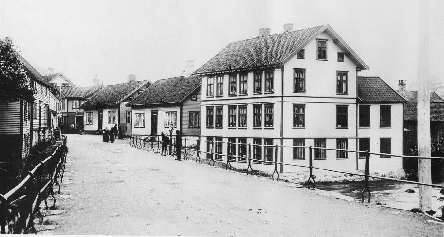damsgard-bru-elvegaten-af.jpg