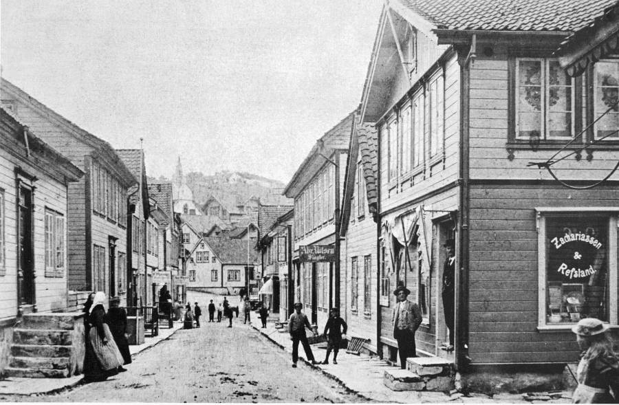 Fra Elvegaten i 1890-åra